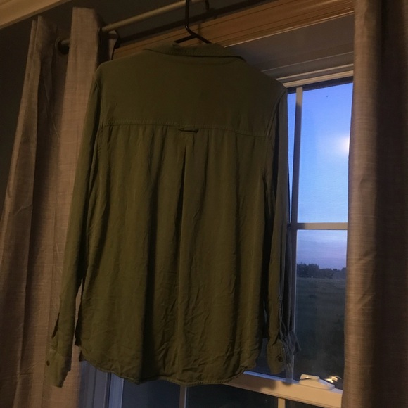 green button up - Picture 2 of 3